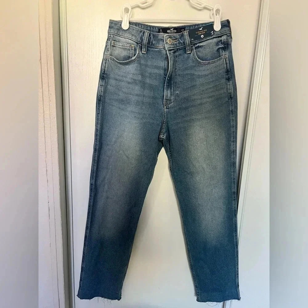 Hollister Ultra High Rise Mom Jeans
